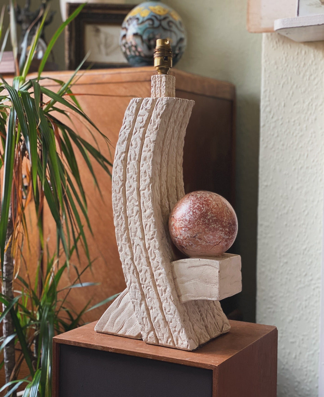 tessellated stone table lamp